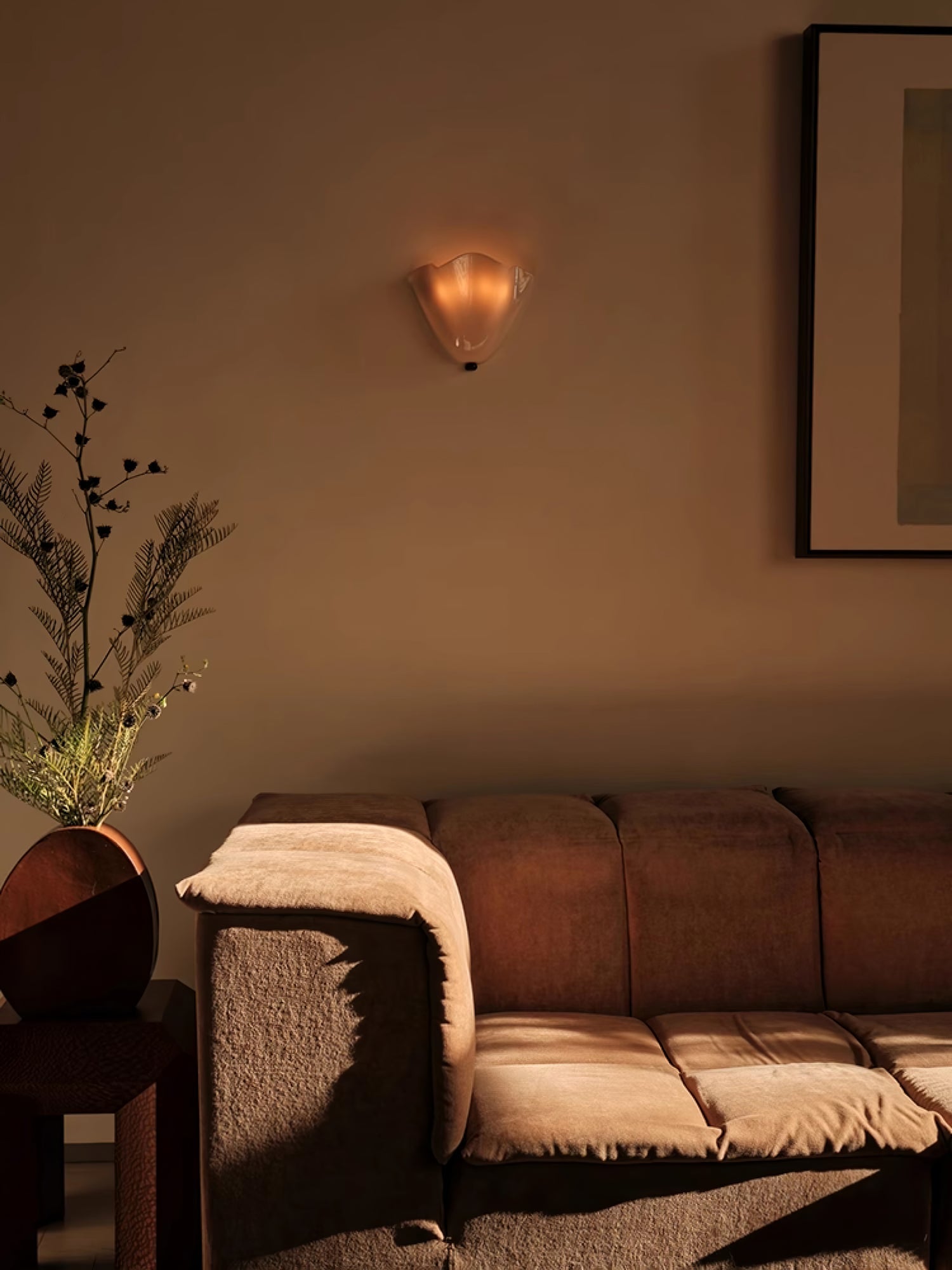 Petal-Inspired Wall Lights for Elegant Homes