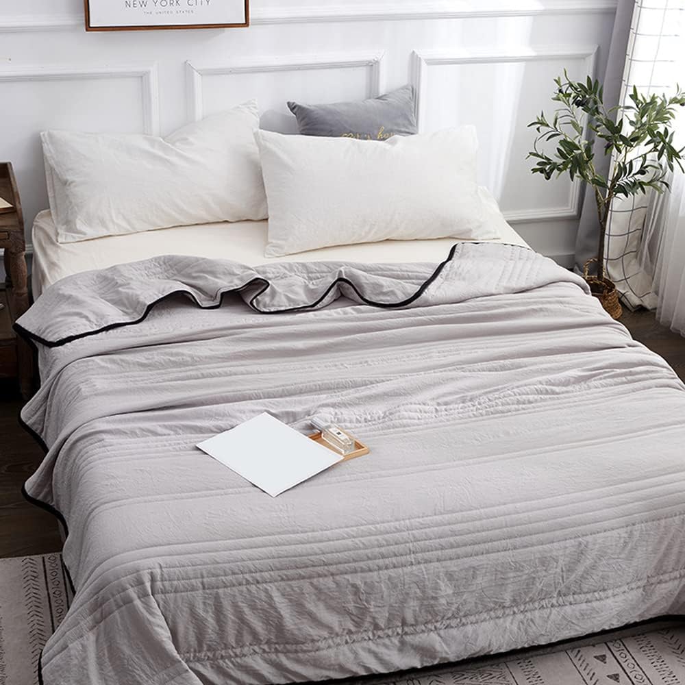 Lightweight Breathable Cooling Blanket for Comfortable Sleep