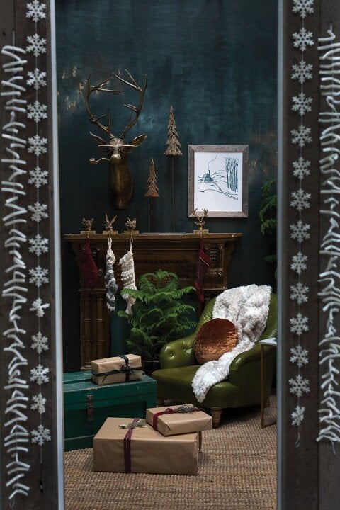 Artful Vintage Deer Head Wall Decoration