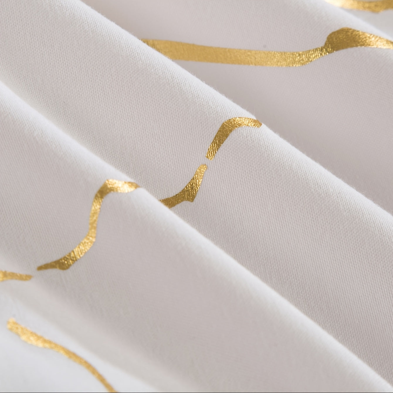 Chic Quilts Cover Set with Modern Design