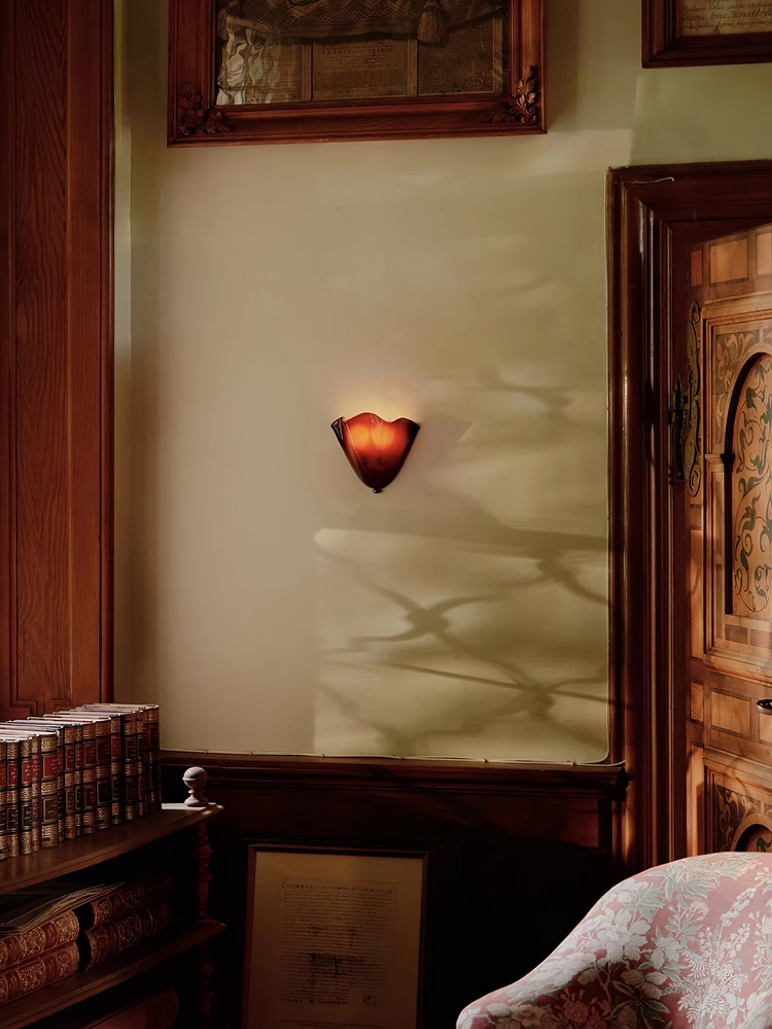 Petal-Inspired Wall Lights for Elegant Homes