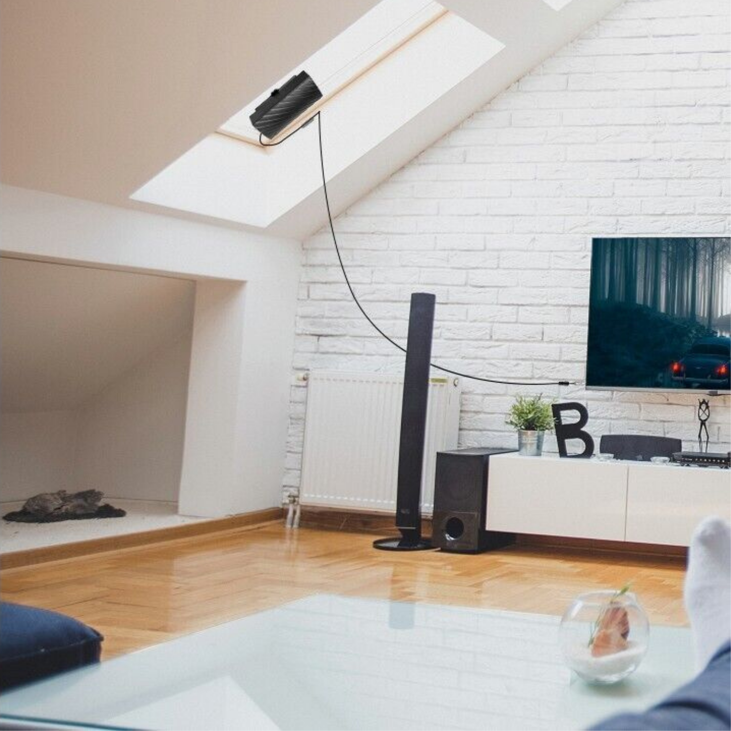 4K HDTV Signal Booster Antenna with Wide Coverage
