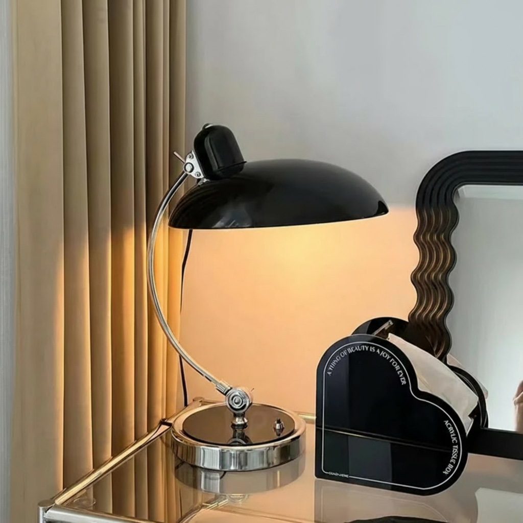 ArcGlanz: Bauhaus Tischlampe aus Eisen – Skandinavisches Design & Ambientlicht - Image 2