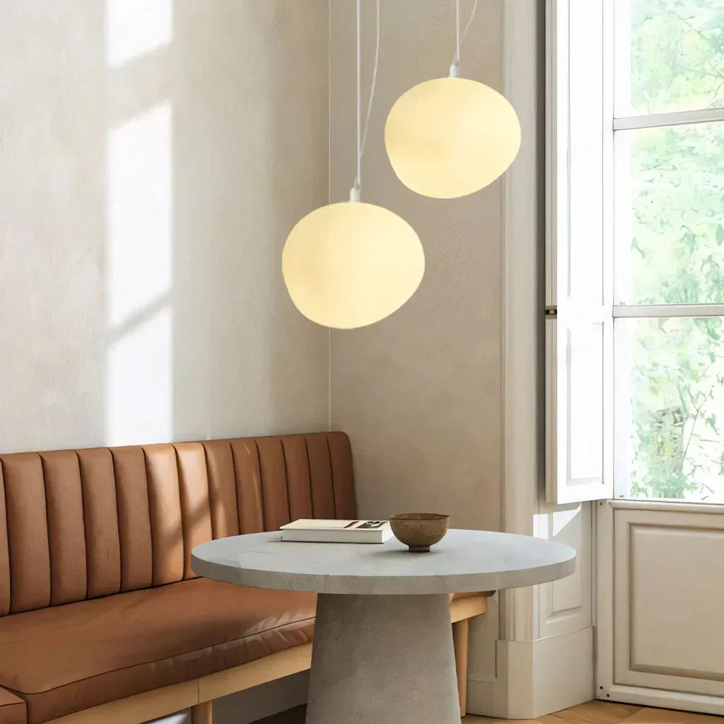 EdelSchein: Weiße Kieselstein Pendelleuchte – Milchglas Design für Esszimmer & Wohnzimmer - Image 3