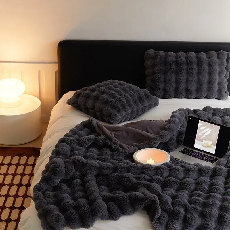 FauxHare: Flauschige Kunstfell Kuscheldecke – Weiche Felloptik Wohndecke für Sofa & Bett - Image 9