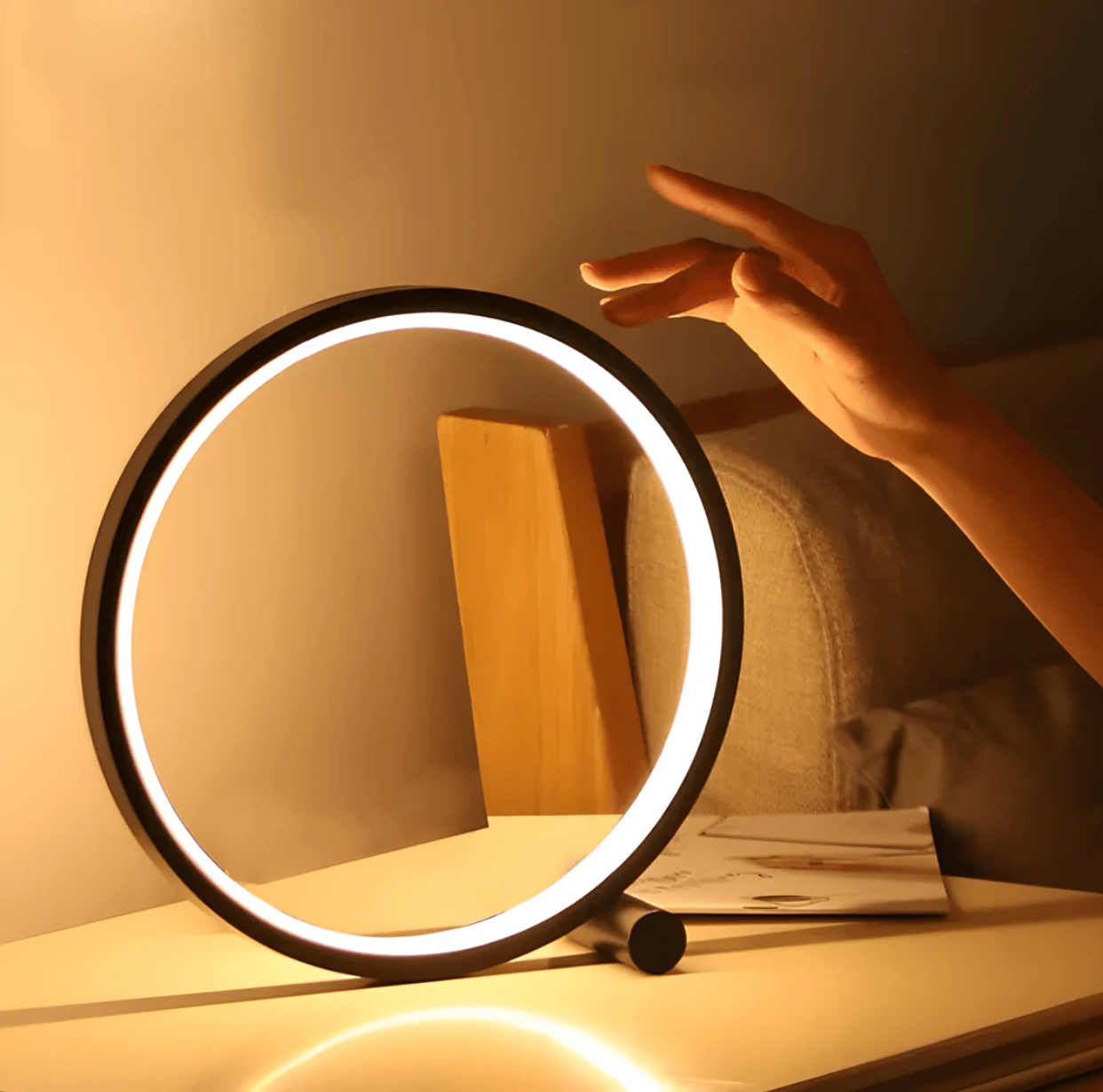 LichtRing: LED Tischlampe – Minimalistisch, Dimmbar & Mit Touch Steuerung für Büro & Wohnzimmer