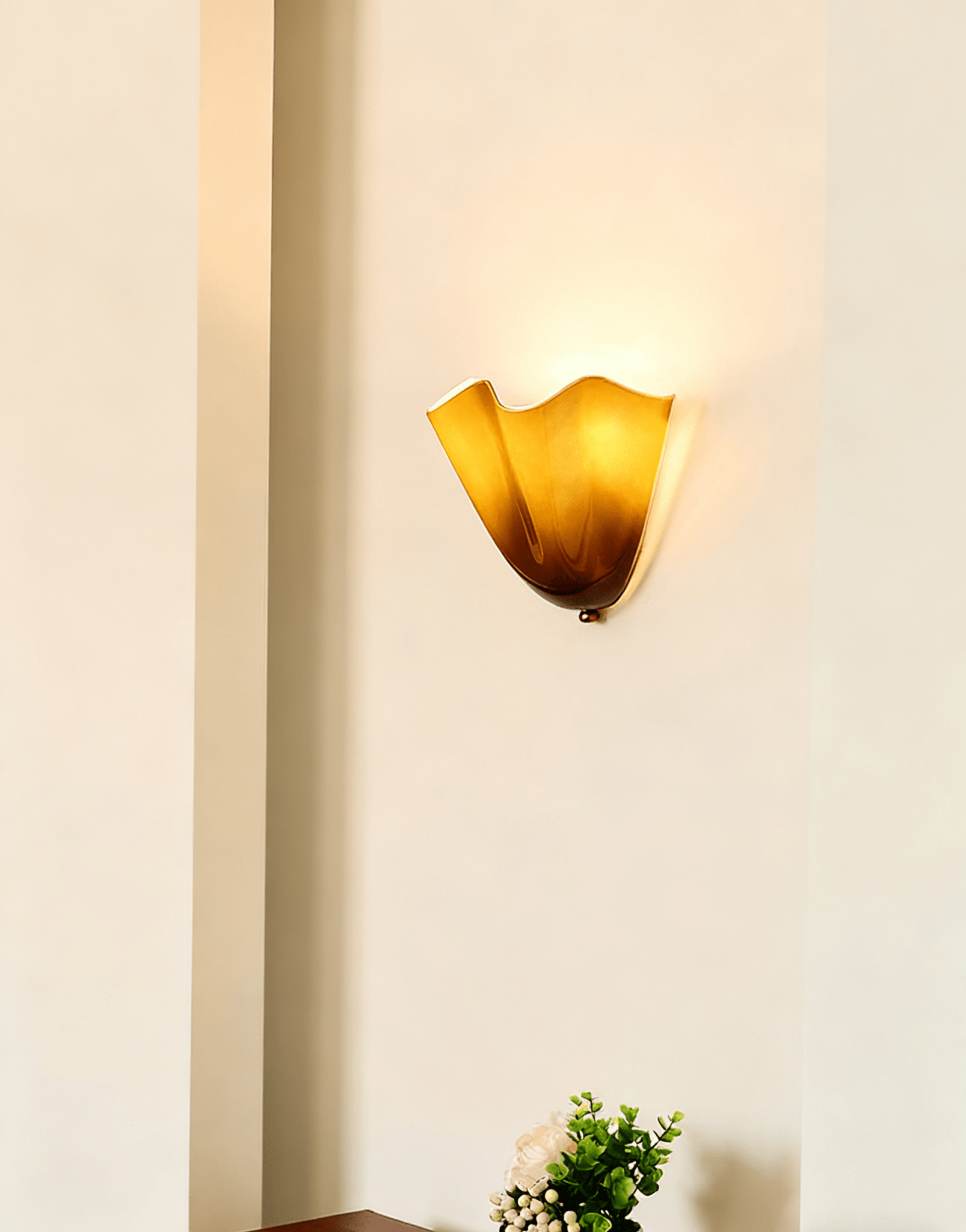 Petal-Inspired Wall Lights for Elegant Homes
