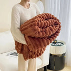 PlushNest: Flauschige Kuscheldecke mit Streifenmuster – Weiche Sofadecke für Bett & Wohnzimmer - Image 12