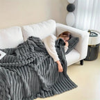 PlushNest: Flauschige Kuscheldecke mit Streifenmuster – Weiche Sofadecke für Bett & Wohnzimmer - Image 2