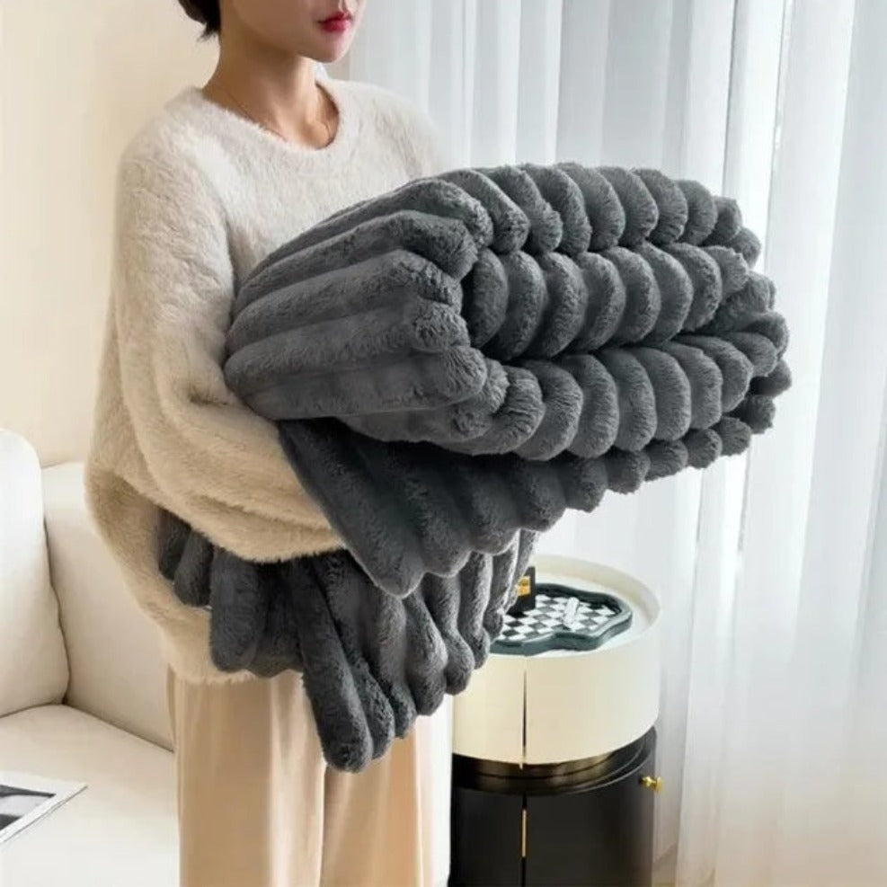 PlushNest: Flauschige Kuscheldecke mit Streifenmuster – Weiche Sofadecke für Bett & Wohnzimmer - Image 7