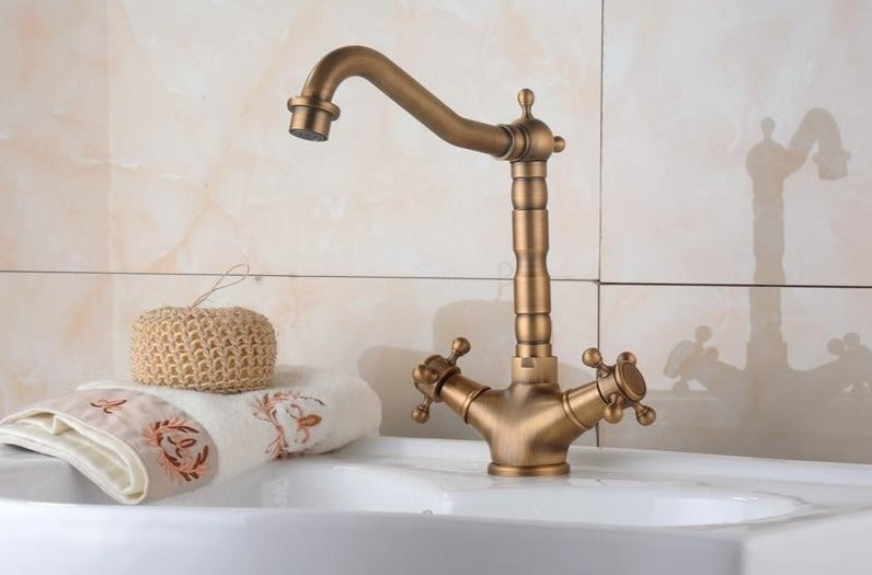 RetroFlow: Vintage Waschtischarmatur im Antik-Design – Stilvolle Wasserhahn für nostalgische Badezimmer - Image 3