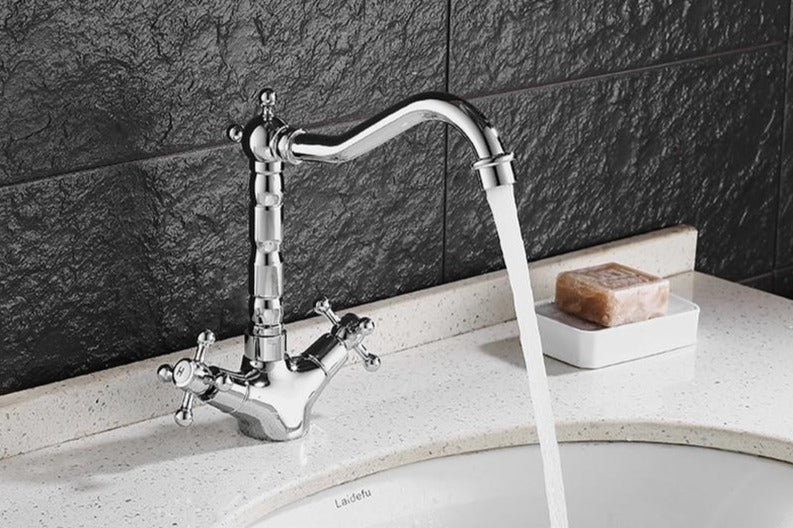RetroFlow: Vintage Waschtischarmatur im Antik-Design – Stilvolle Wasserhahn für nostalgische Badezimmer - Image 4