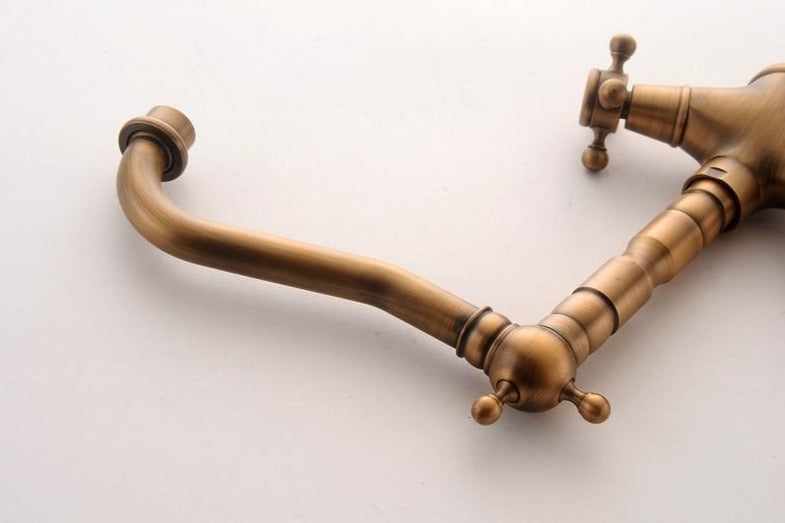 RetroFlow: Vintage Waschtischarmatur im Antik-Design – Stilvolle Wasserhahn für nostalgische Badezimmer - Image 6