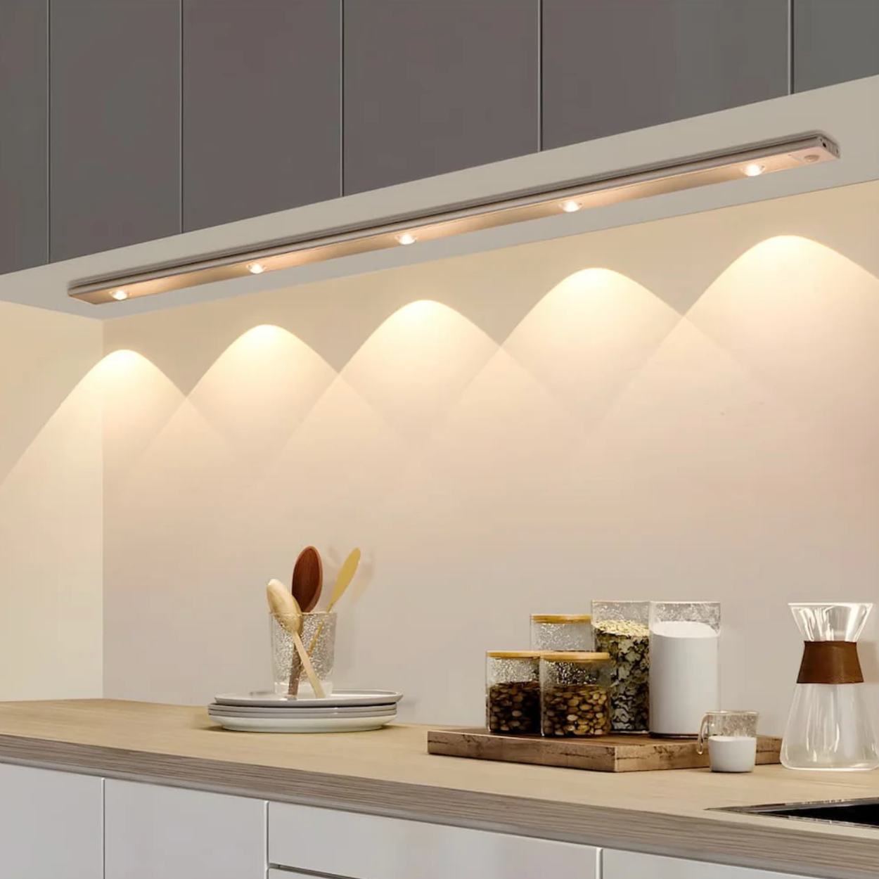 SmartWall: Wiederaufladbare LED-Wandleuchte mit Bewegungssensor & Touch-Dimmer – für Innenräume & Treppenhaus
