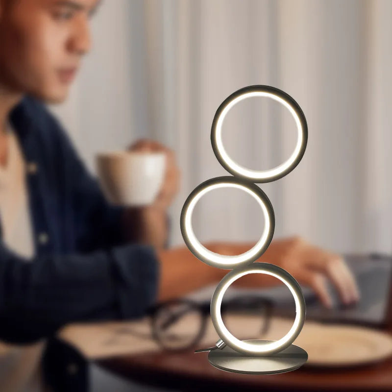 SolarisBeam: Moderne LED Tischlampe – Warmes Licht für Wohnzimmer & Büro