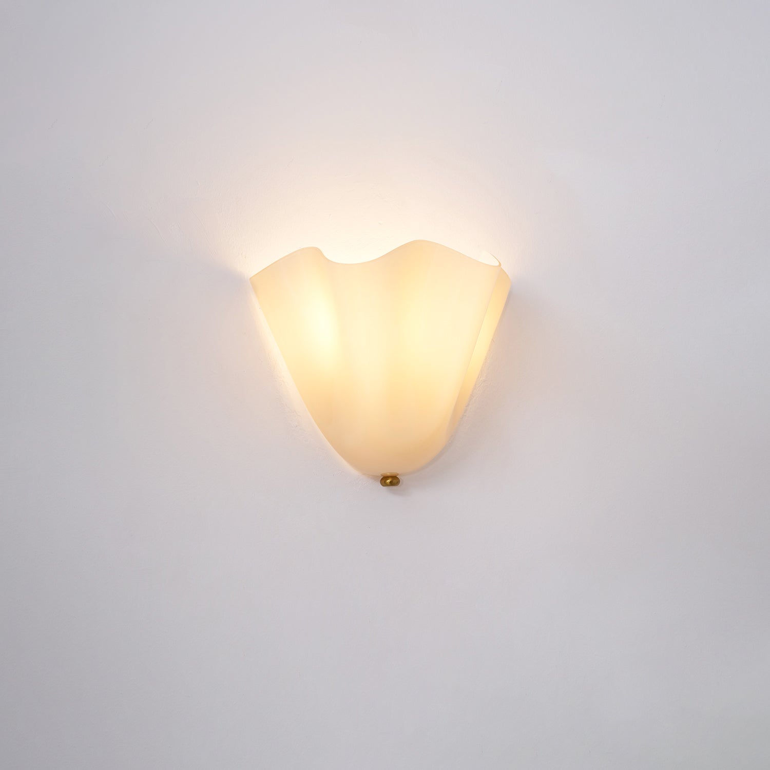 Petal-Inspired Wall Lights for Elegant Homes