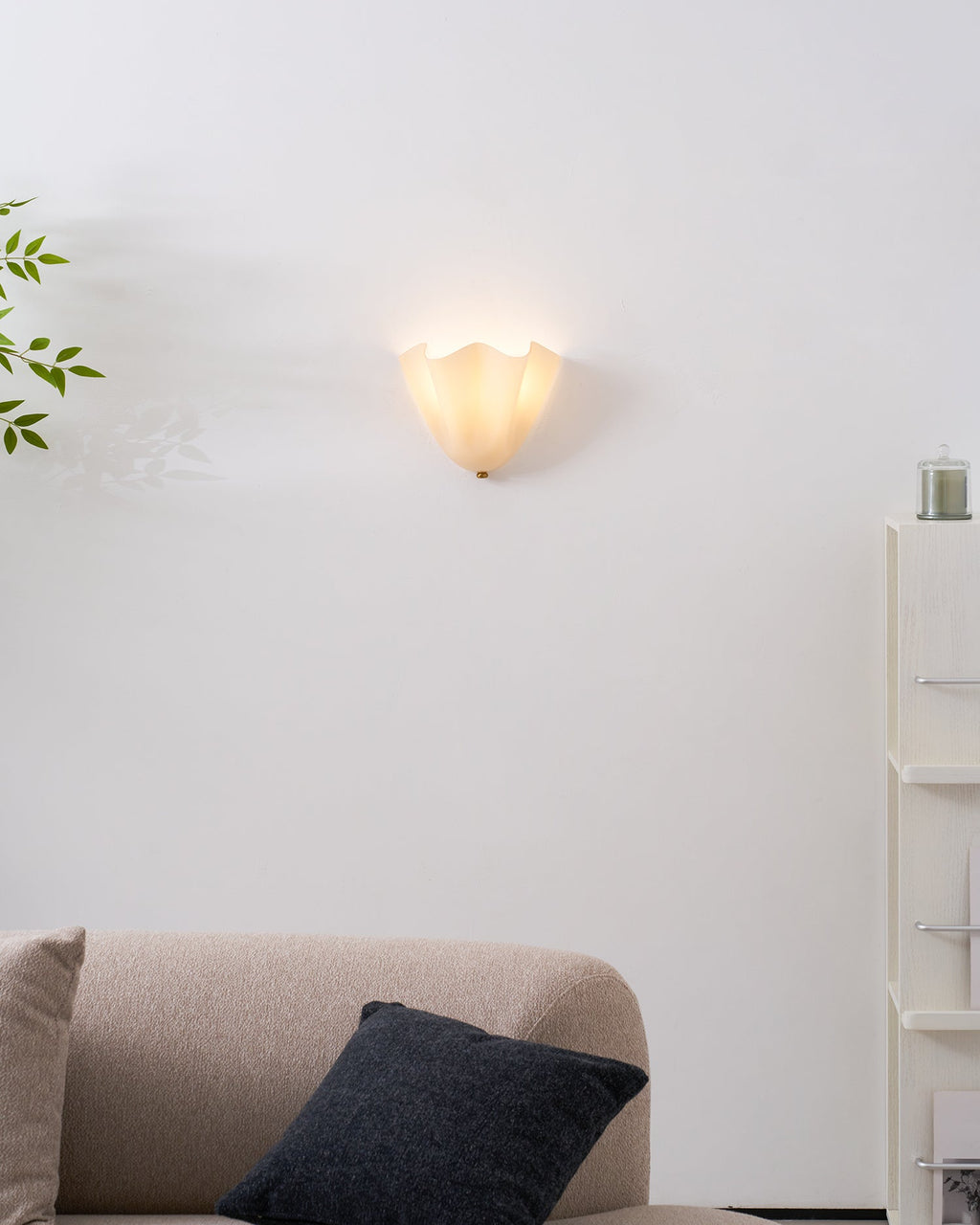 Petal-Inspired Wall Lights for Elegant Homes