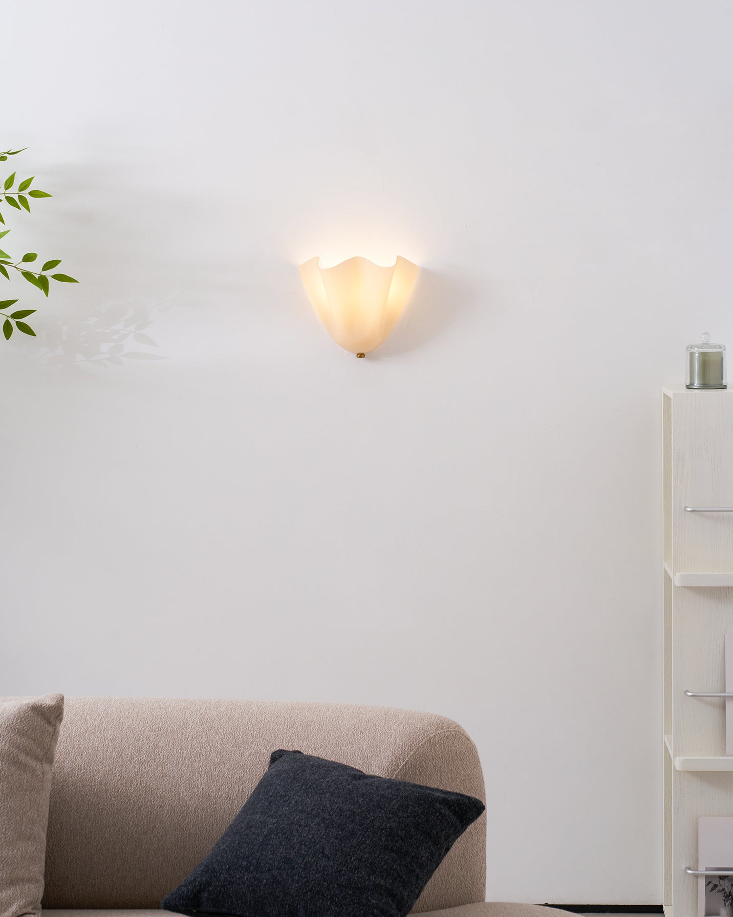 Petal-Inspired Wall Lights for Elegant Homes
