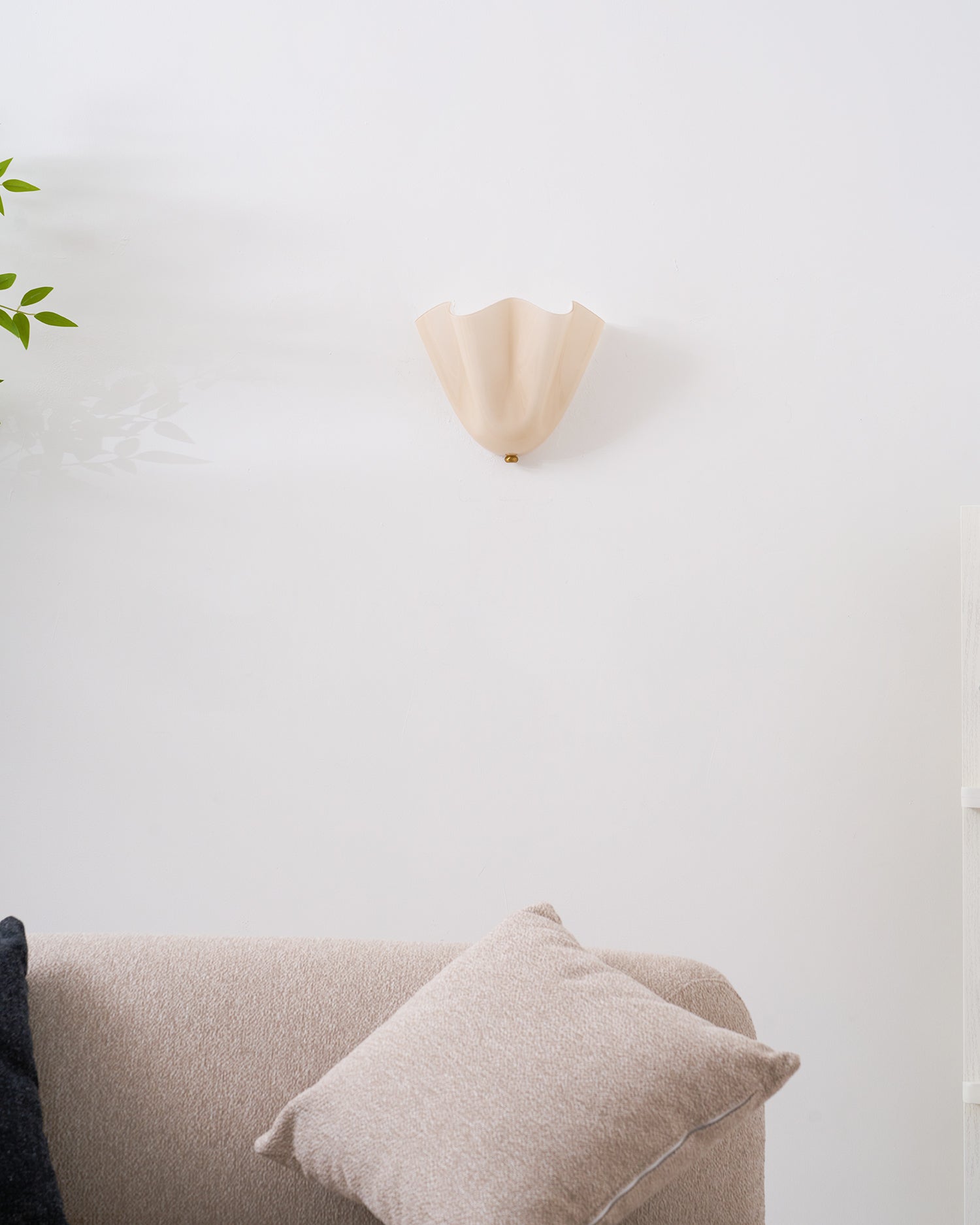 Petal-Inspired Wall Lights for Elegant Homes