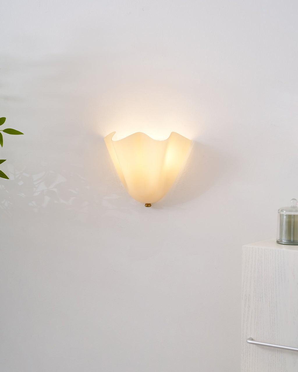 Petal-Inspired Wall Lights for Elegant Homes