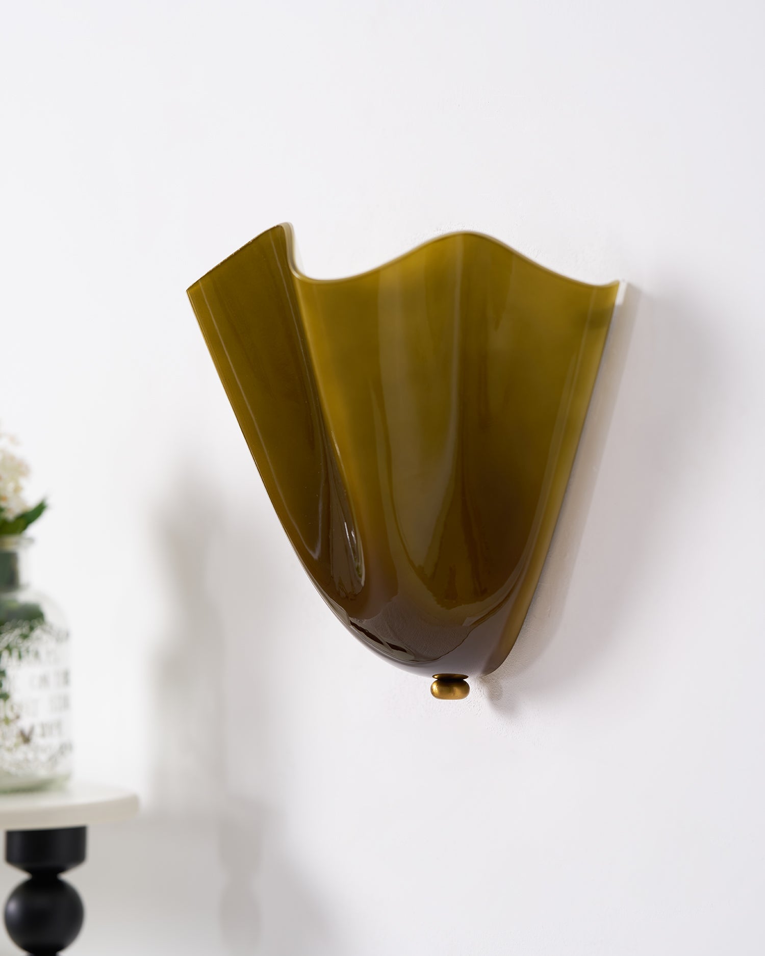 Petal-Inspired Wall Lights for Elegant Homes