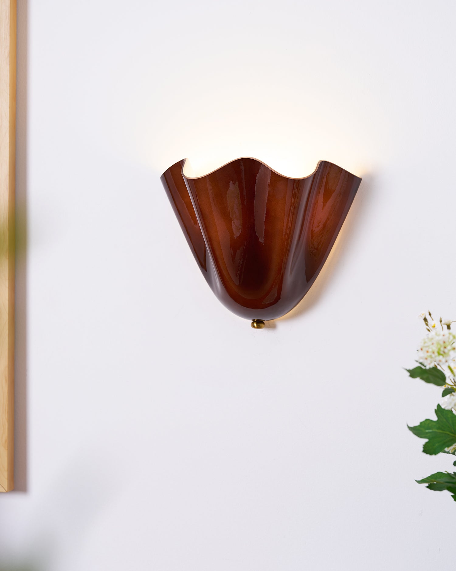 Petal-Inspired Wall Lights for Elegant Homes