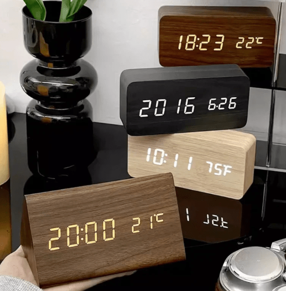 WoodSense: Designer Schreibtischuhr mit LED-Anzeige und Klatschfunktion – für moderne Wohnräume - Image 3