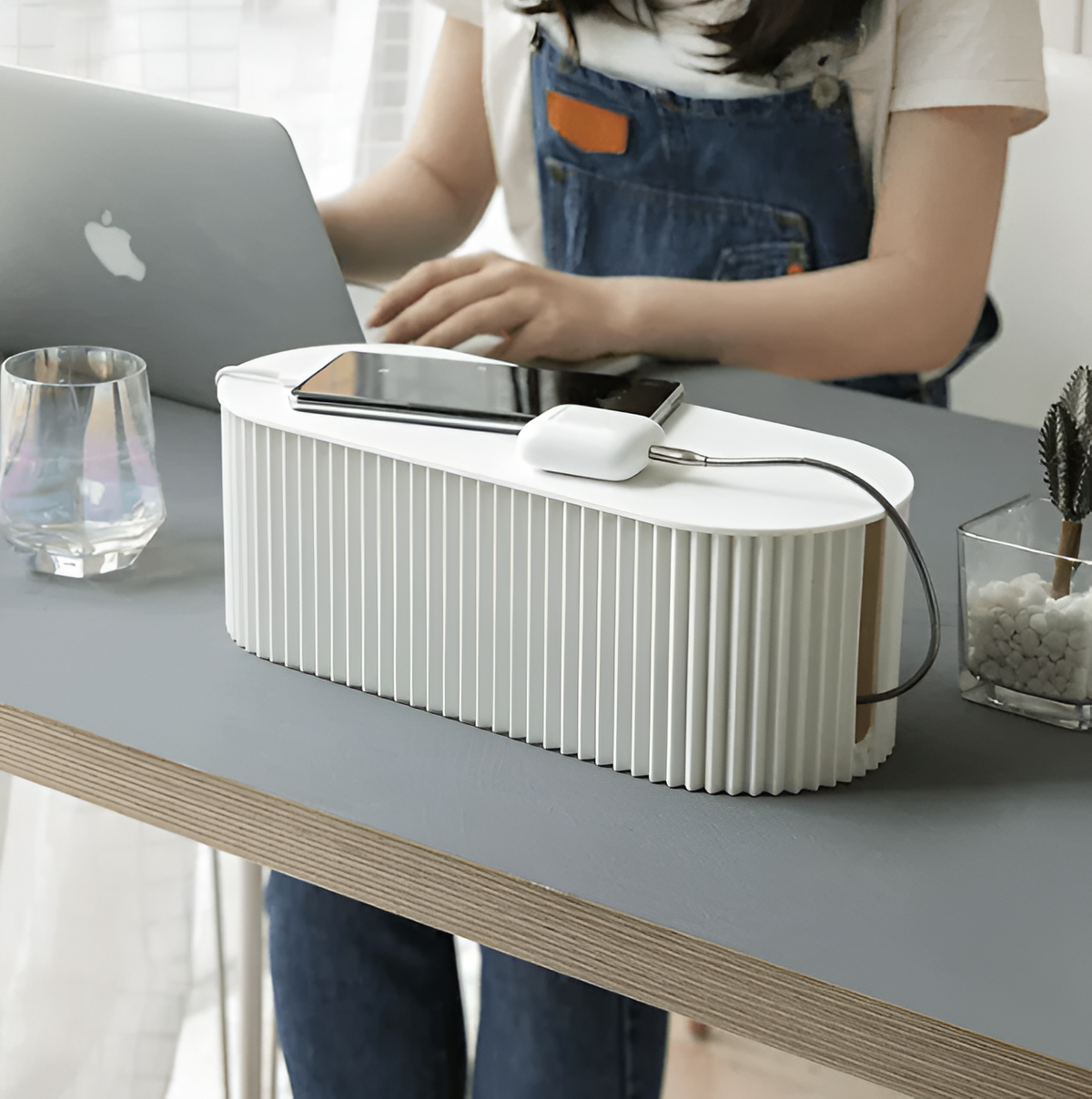 Bondilane — Minimalist Cable Management Box