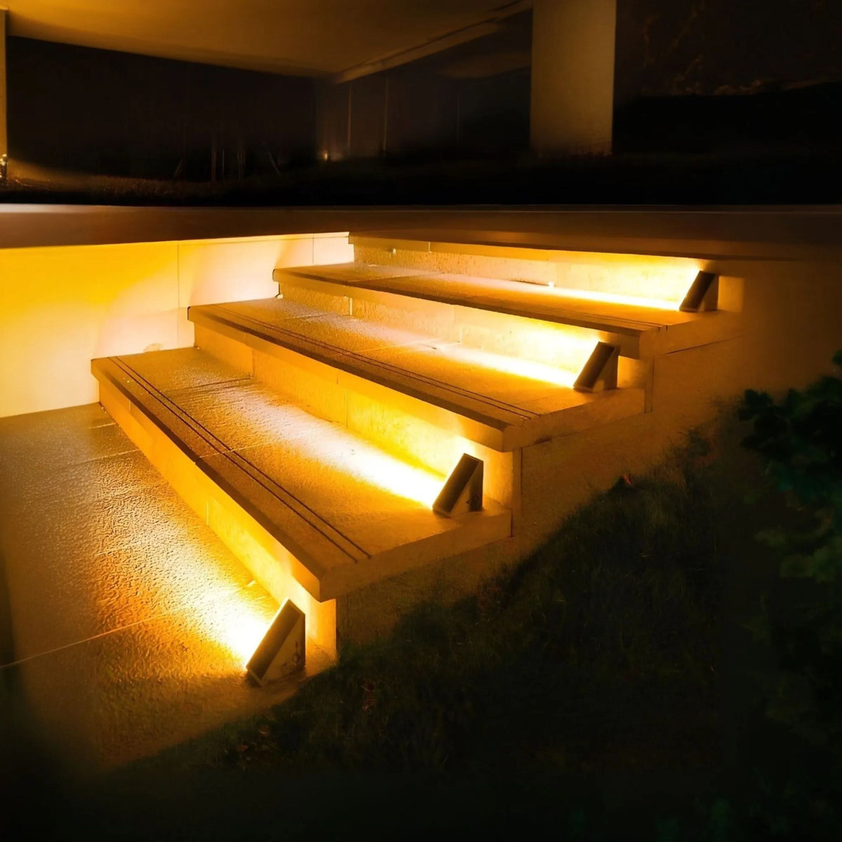 Bondilane — Modern Aesthetic Weatherproof Solar Powered Stair Lights for Outdoor Use