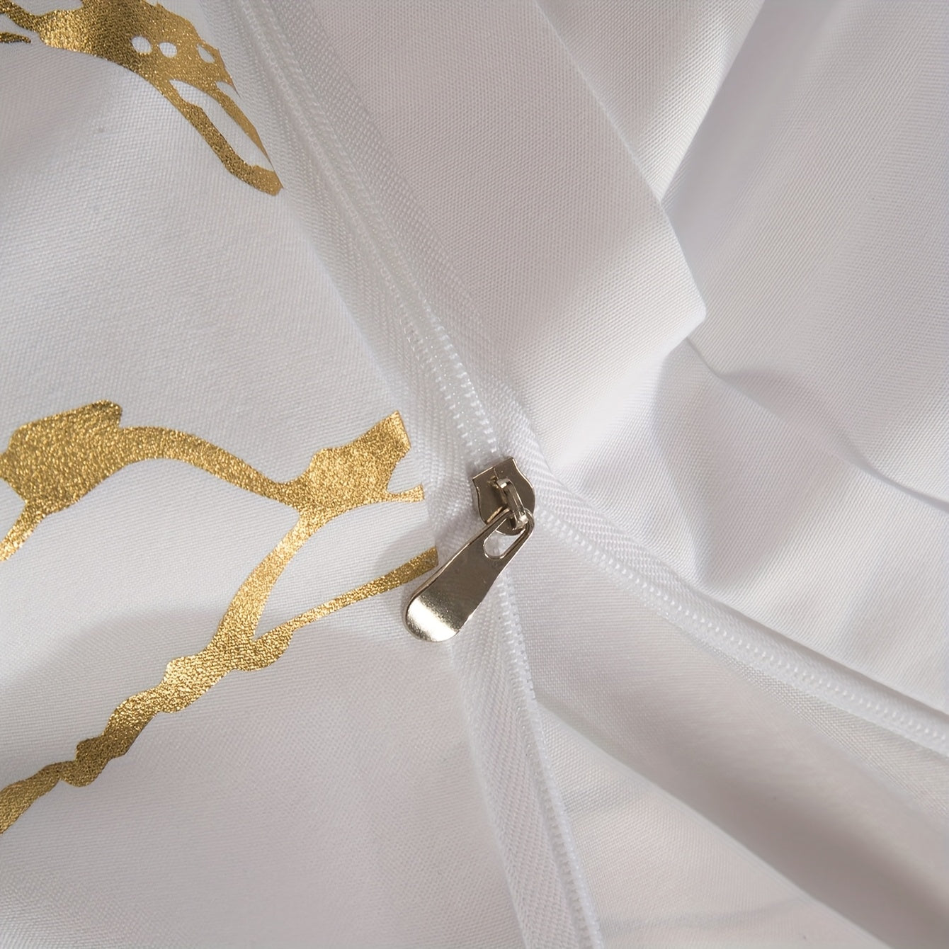 Chic Quilts Cover Set with Modern Design